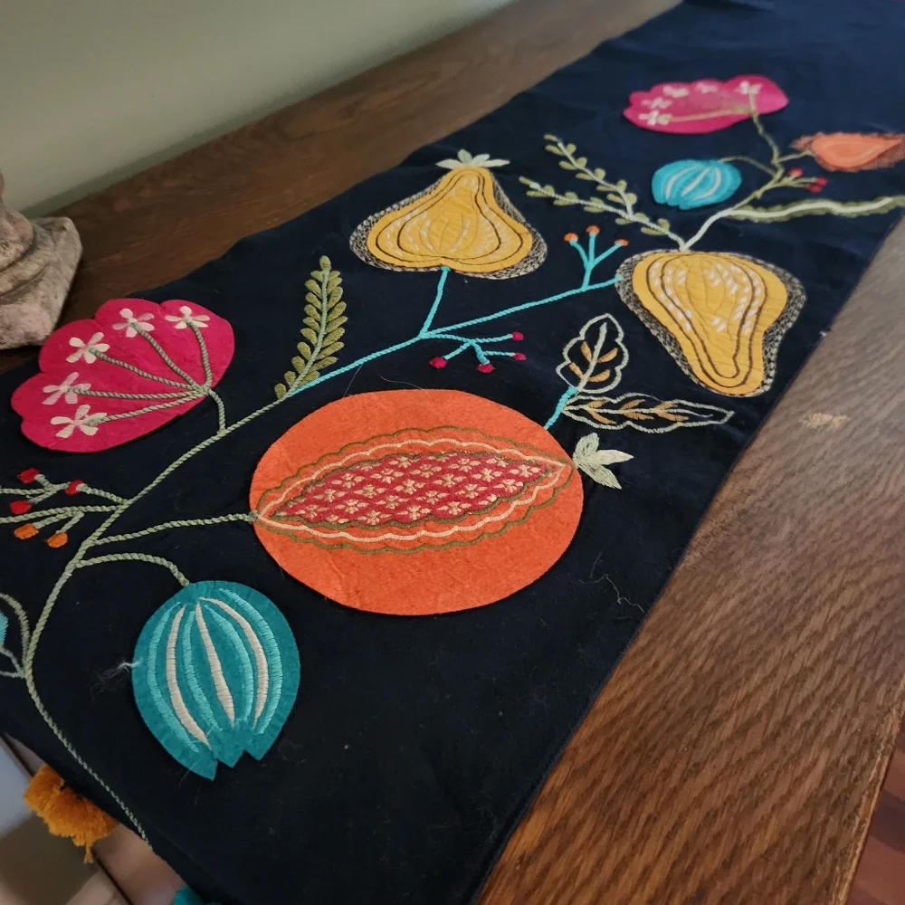 Pier 1 Imports Table Runner Applique Navy Multicolor Floral Cotton Home 13 x 72 - Picture 5 of 11